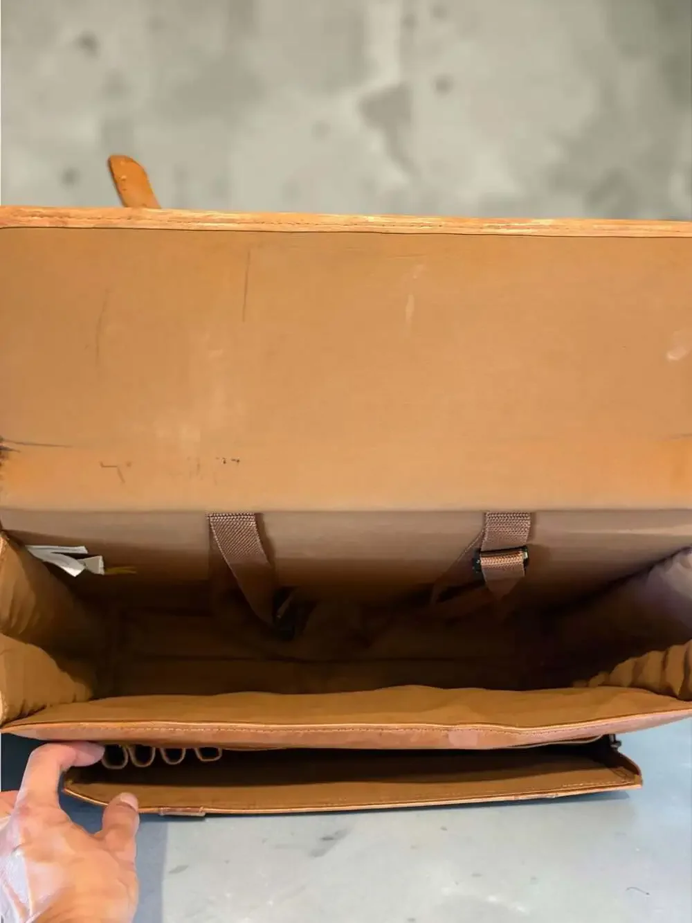 Vintage Wilsons Leather Mens Cognac Briefcase Messenger Bag Missing Clip